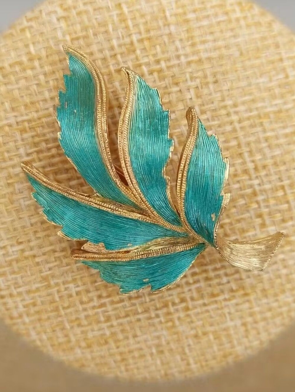 JJ JONETTE VINTAGE Green Enamel & Textured Goldtone Leaf Brooch - Women Jewelry
